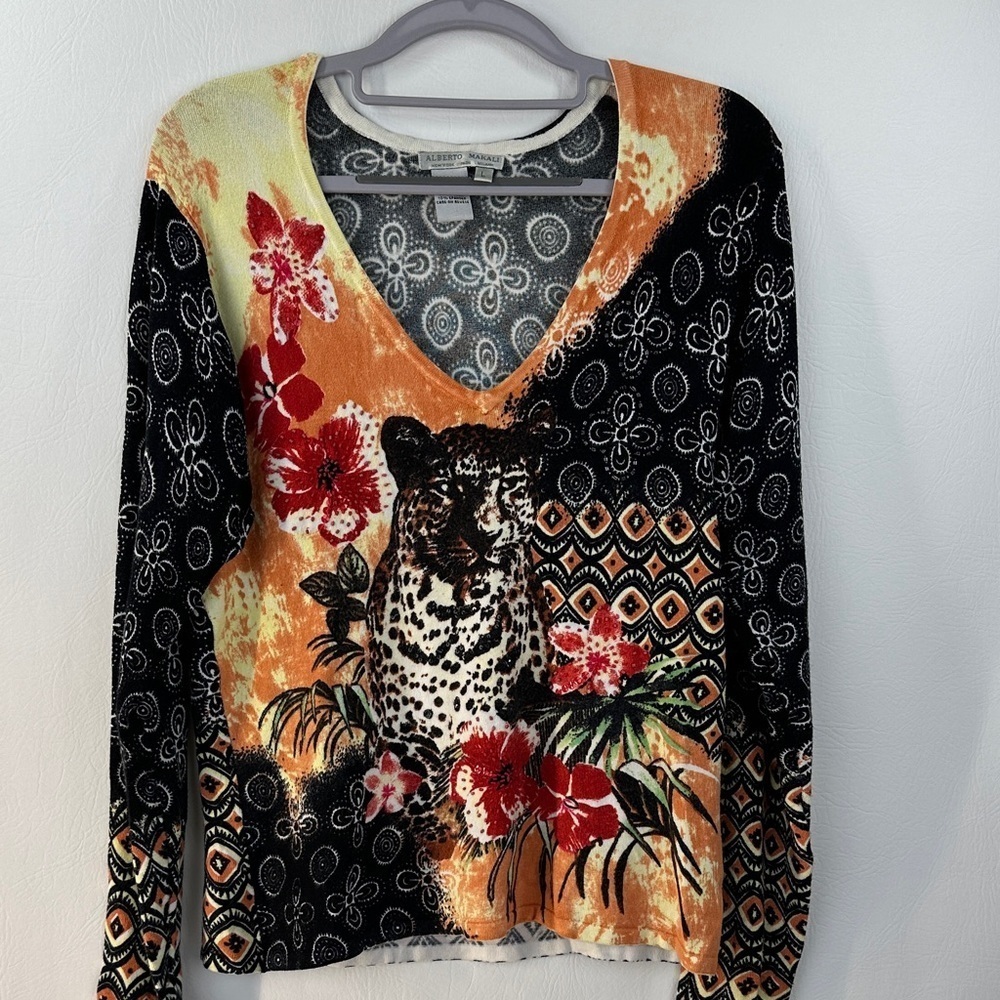 Alberto Makali Long Sleeve Leopard Graphic Pullover Top